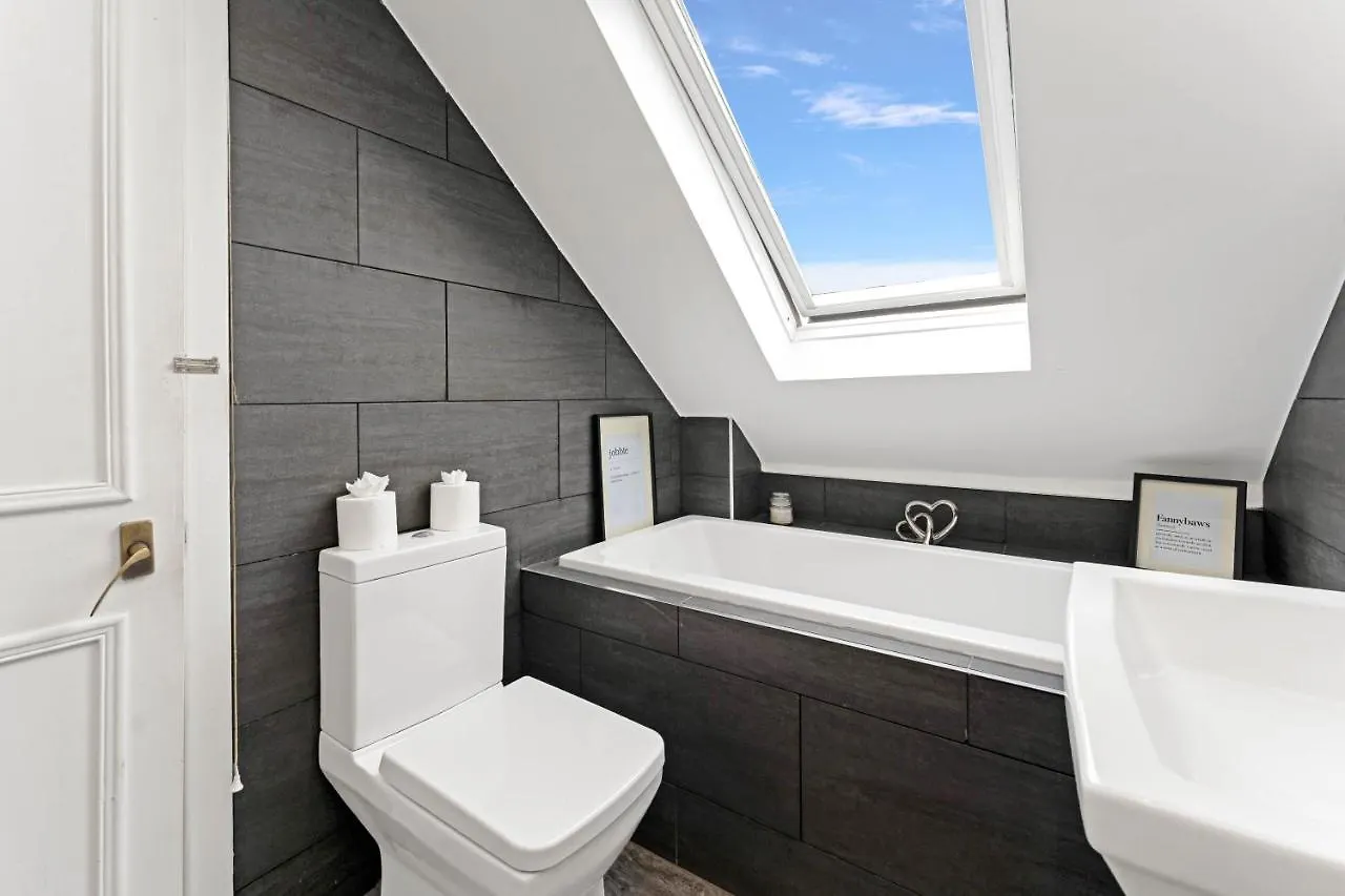 Stunning City Centre Town House City Centre 0*, Edinburgh
