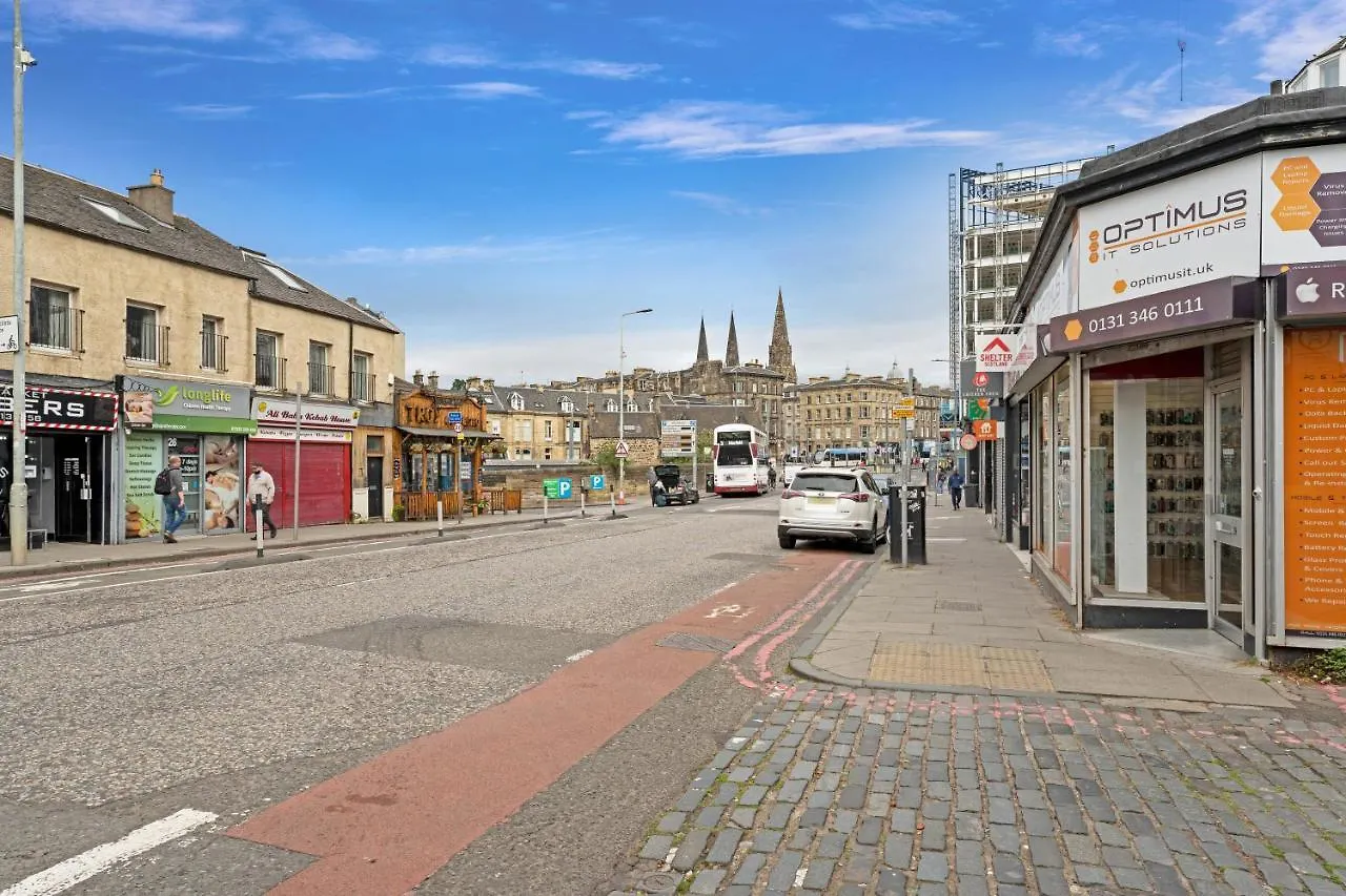 Stunning City Centre Town House City Centre 0*, Edinburgh
